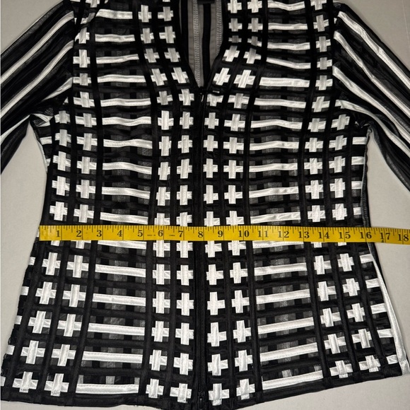 T&J Designs Black and White Graphic Tunic with Mandarin Collar - Picture 11 of 16